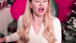 Stella Cardo dances with her hand in her panties