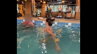 I seduced the well-endowed guest at the hotel pool, took him to my room to fuck me in front of the cuckold and have him cum in my mouth - COMPLETE ON RED