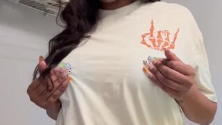 REDD DAHLIA SQUIRTS AND CUMS