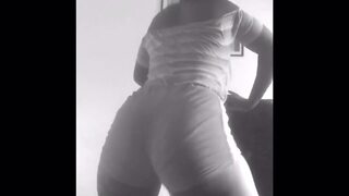 WATCH ME TWERK THAT ASS LIKE NEVER BEFORE (HOT)DONT OWN RIGHT TO THIS MUSIC