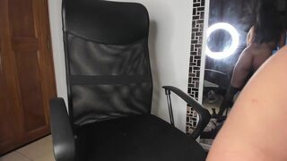 Teen deja la camara enccendida mientras se masturba 