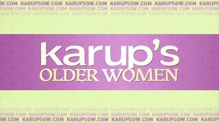 Wenona: Hot MILF fingering