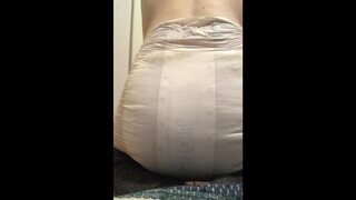 Awesome diaper farts    volume up!