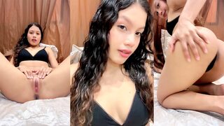 Sweet teen masturbating her pussy