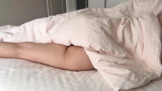 Hot and Romantic Morning Sex with Horny and Juicu Asian Girl